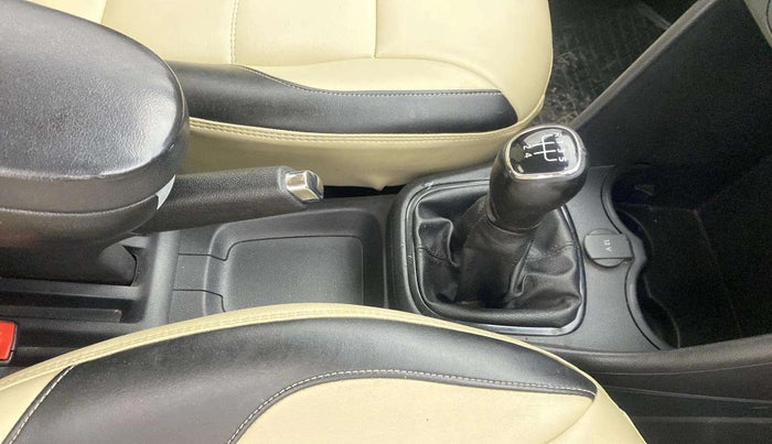 2018 Skoda Rapid AMBITION 1.5 TDI, Diesel, Manual, 1,15,328 km, Gear Lever