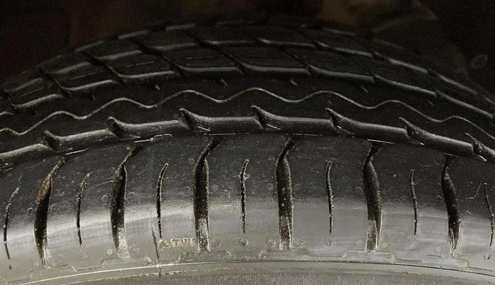 2016 Maruti Baleno ALPHA PETROL 1.2, Petrol, Manual, 52,086 km, Right Front Tyre Tread