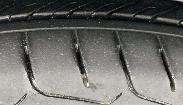 2019 Nissan Kicks XV DIESEL, Diesel, Manual, 46,563 km, Right Front Tyre Tread