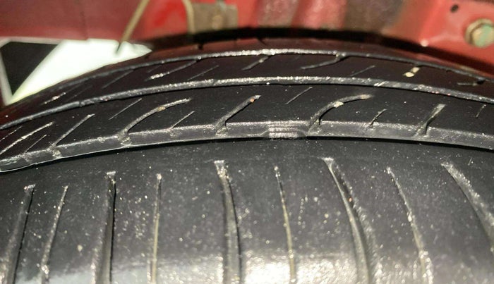 2015 Hyundai Eon MAGNA +, Petrol, Manual, 79,067 km, Right Rear Tyre Tread