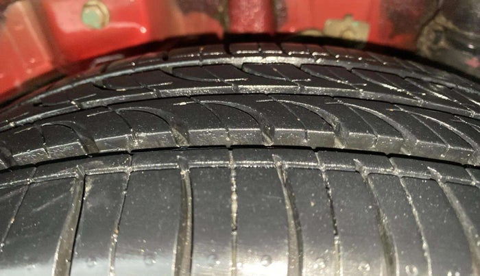 2015 Hyundai Eon MAGNA +, Petrol, Manual, 79,067 km, Left Rear Tyre Tread