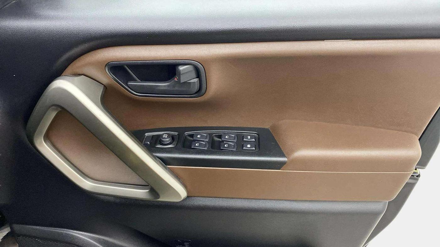 2023 Mahindra SCORPIO-N Z6 DIESEL MT 2WD 7 STR, Diesel, Manual, 50,282 km, Driver Side Door Panels Control