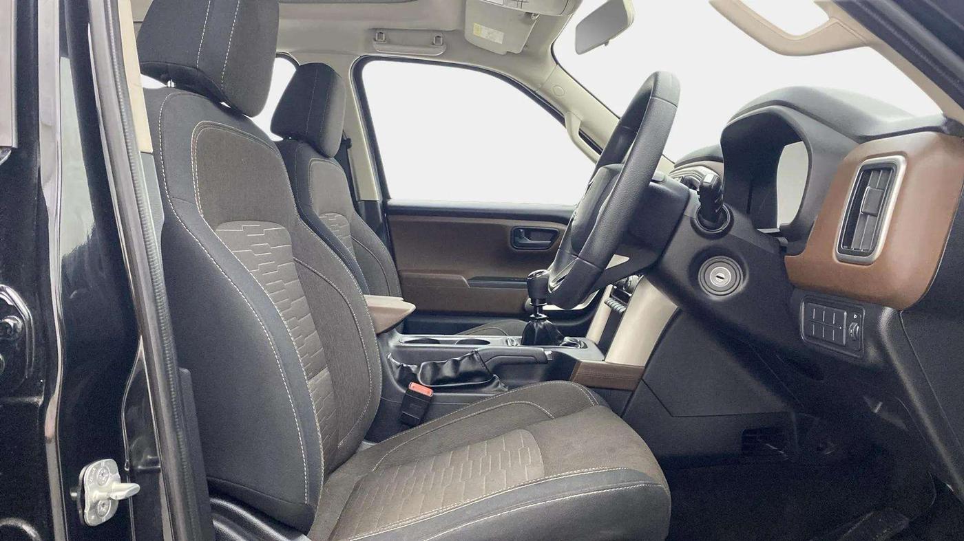 2023 Mahindra SCORPIO-N Z6 DIESEL MT 2WD 7 STR, Diesel, Manual, 50,282 km, Right Side Front Door Cabin