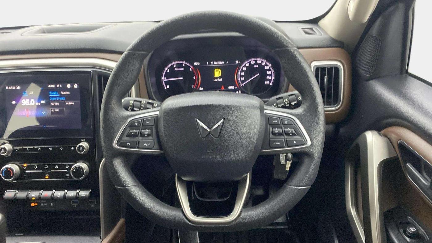 2023 Mahindra SCORPIO-N Z6 DIESEL MT 2WD 7 STR, Diesel, Manual, 50,282 km, Steering Wheel Close Up