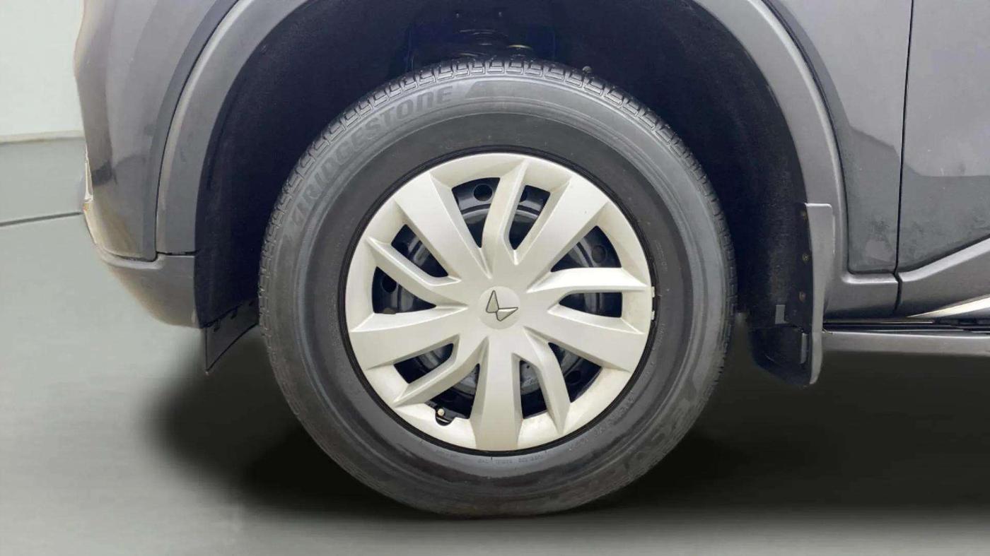 2023 Mahindra SCORPIO-N Z6 DIESEL MT 2WD 7 STR, Diesel, Manual, 50,282 km, Left Front Wheel