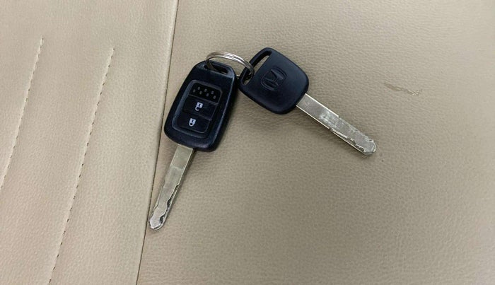 2023 Honda Amaze 1.2L I-VTEC S, Petrol, Manual, 14,601 km, Key Close Up