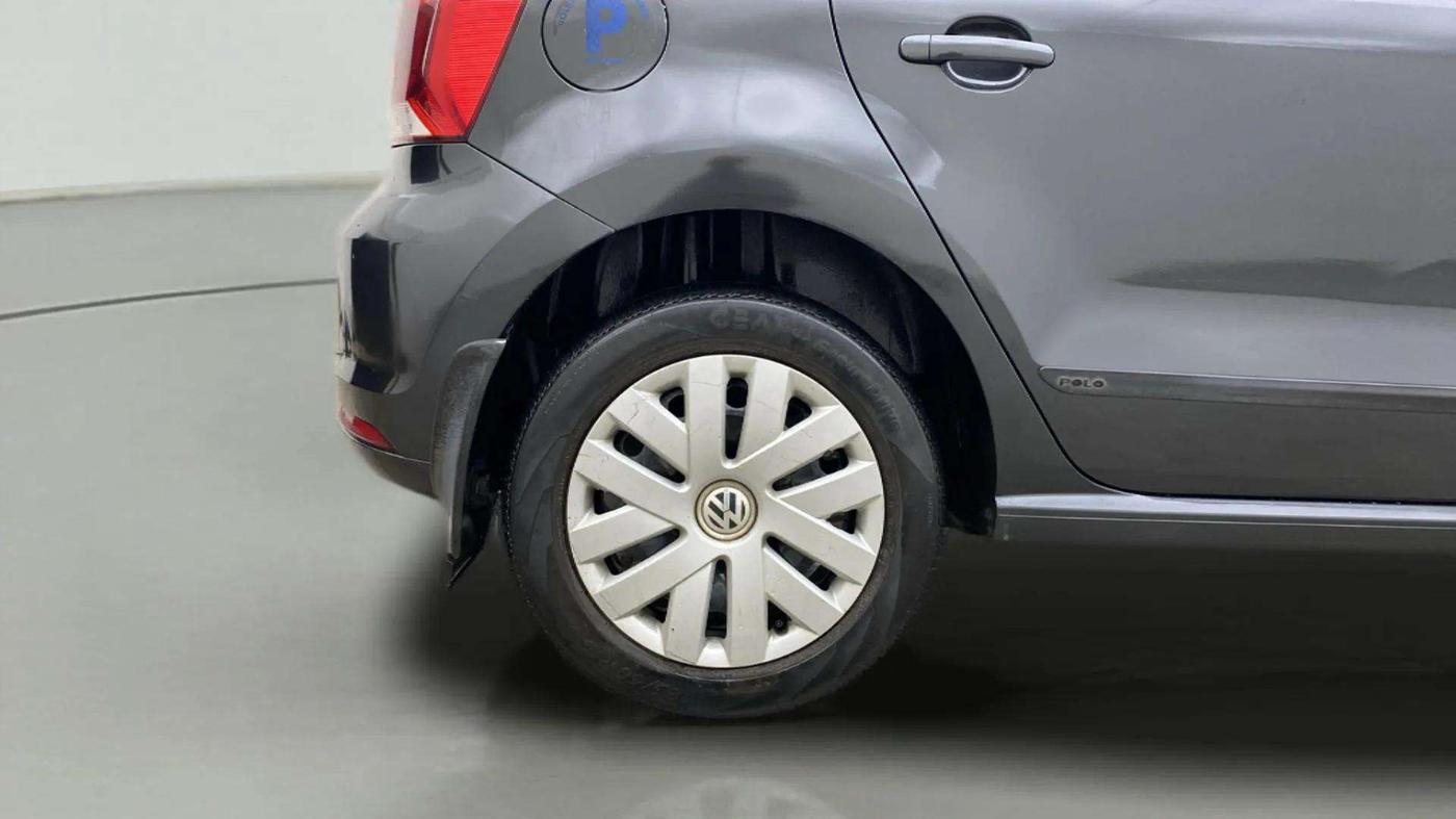 2015 Volkswagen Polo COMFORTLINE 1.2L, Petrol, Manual, 82,885 km, Right Rear Wheel
