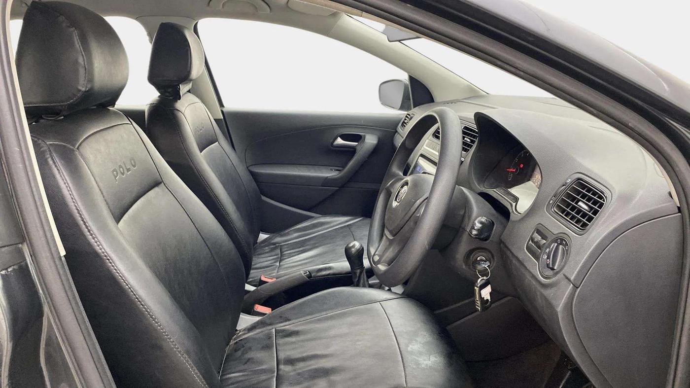2015 Volkswagen Polo COMFORTLINE 1.2L, Petrol, Manual, 82,885 km, Right Side Front Door Cabin