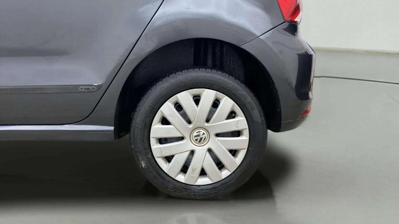 2015 Volkswagen Polo COMFORTLINE 1.2L, Petrol, Manual, 82,885 km, Left Rear Wheel