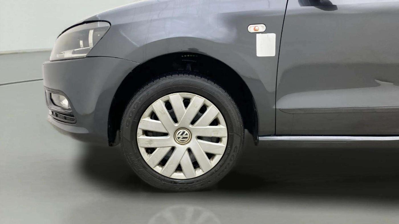 2015 Volkswagen Polo COMFORTLINE 1.2L, Petrol, Manual, 82,885 km, Left Front Wheel