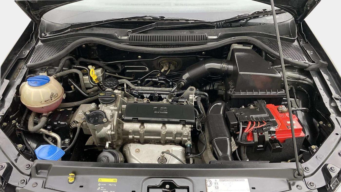 2015 Volkswagen Polo COMFORTLINE 1.2L, Petrol, Manual, 82,885 km, Engine View