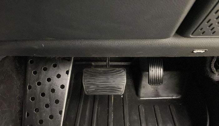2022 Mahindra Thar LX PETROL HT 4WD AT, Petrol, Automatic, 40,026 km, Pedals