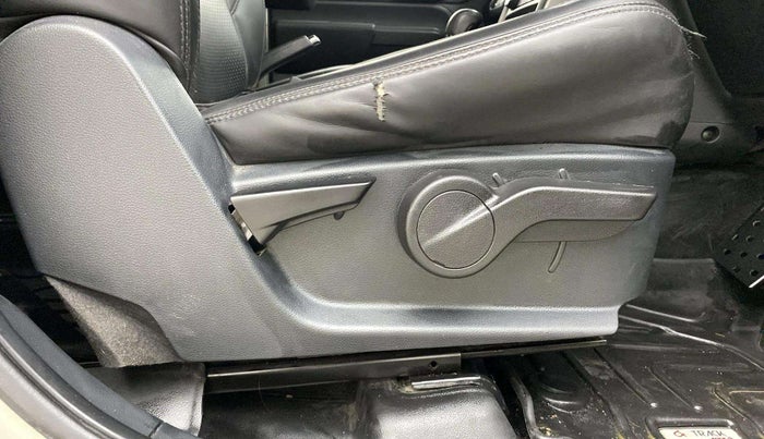 2022 Mahindra Thar LX PETROL HT 4WD AT, Petrol, Automatic, 40,026 km, Driver Side Adjustment Panel