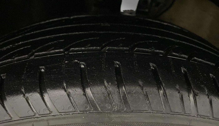 2015 Volkswagen Polo TRENDLINE 1.2L PETROL, Petrol, Manual, 82,329 km, Left Front Tyre Tread