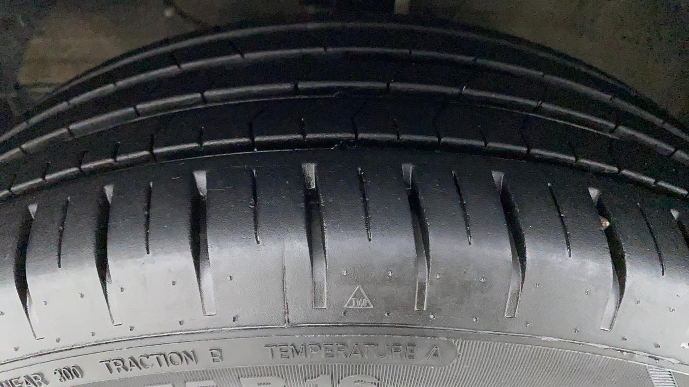 2021 Toyota Glanza G MT PETROL, Petrol, Manual, 16,238 km, Left Front Tyre Tread