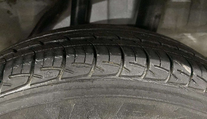2015 Honda Brio S MT, Petrol, Manual, 25,389 km, Left Rear Tyre Tread