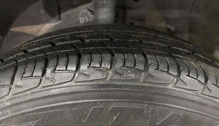 2015 Honda Brio S MT, Petrol, Manual, 25,389 km, Left Front Tyre Tread