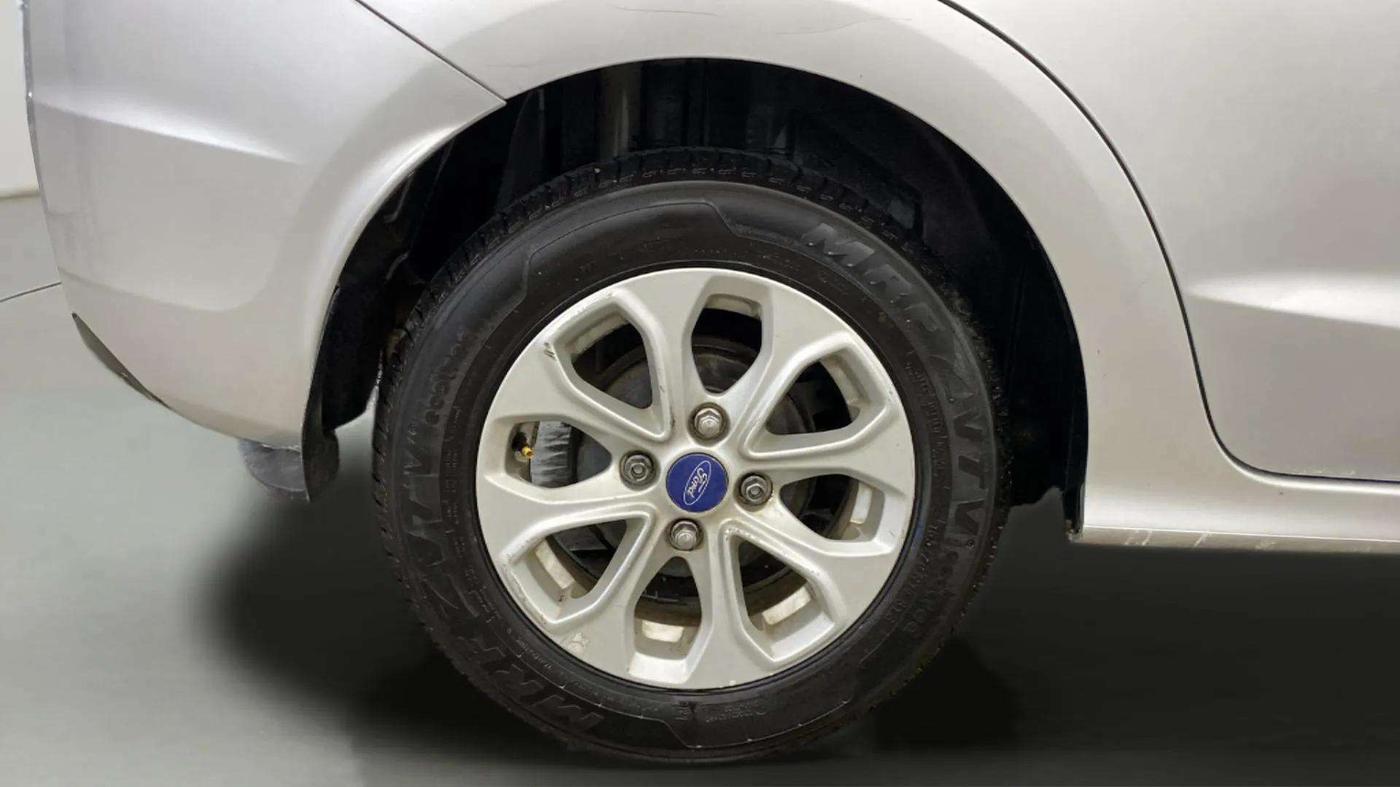 2015 Ford Figo Aspire TITANIUM 1.5 PETROL AT, Petrol, Automatic, 30,833 km, Right Rear Wheel