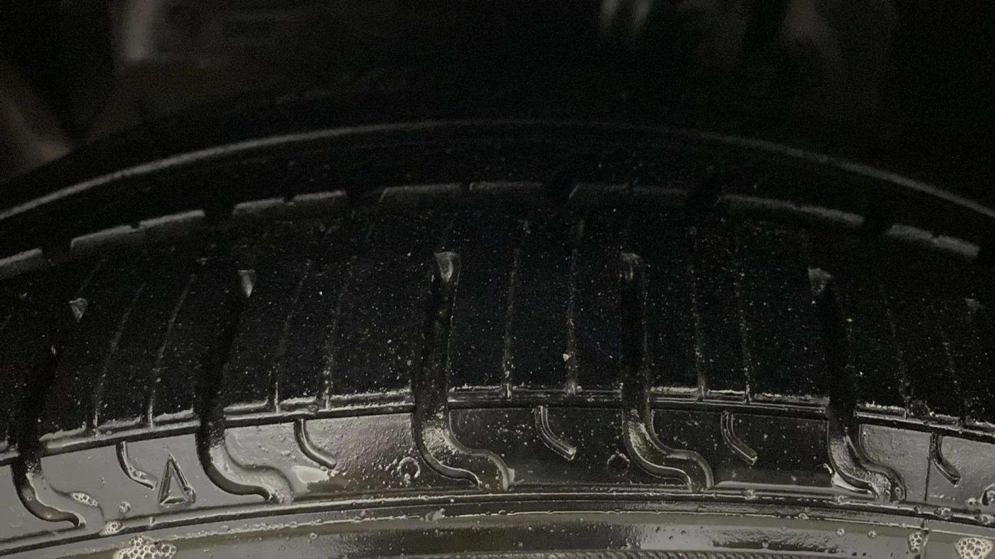 2015 Ford Figo Aspire TITANIUM 1.5 PETROL AT, Petrol, Automatic, 30,833 km, Left Front Tyre Tread