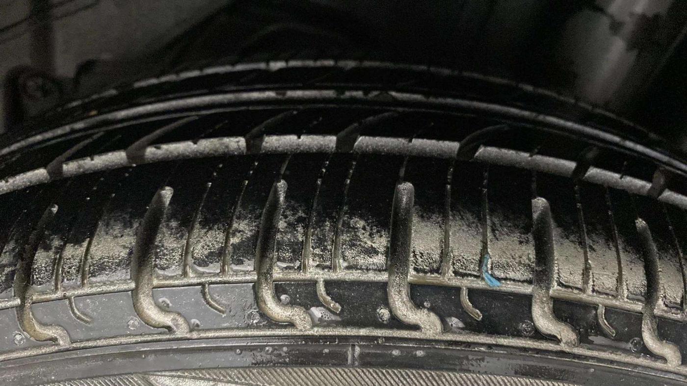 2015 Ford Figo Aspire TITANIUM 1.5 PETROL AT, Petrol, Automatic, 30,833 km, Left Rear Tyre Tread