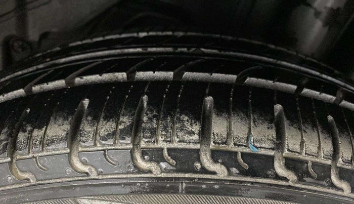 2015 Ford Figo Aspire TITANIUM 1.5 PETROL AT, Petrol, Automatic, 30,833 km, Left Rear Tyre Tread
