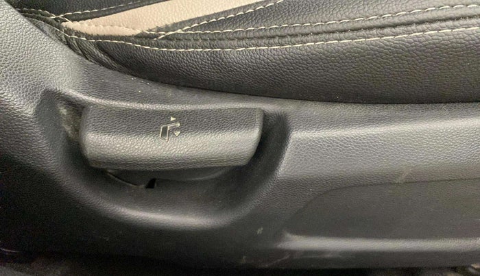 2019 Hyundai Elite i20 MAGNA PLUS 1.2, Petrol, Manual, 58,589 km, Driver Side Adjustment Panel