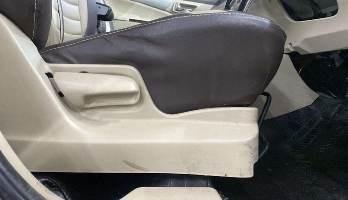2013 Maruti Ertiga VXI CNG, CNG, Manual, 94,795 km, Driver Side Adjustment Panel