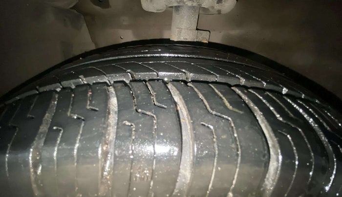 2013 Maruti Ertiga VXI CNG, CNG, Manual, 94,795 km, Left Front Tyre Tread