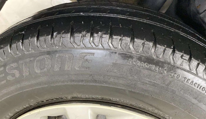 2018 Maruti Swift VXI, CNG, Manual, 66,425 km, Right Front Tyre Tread