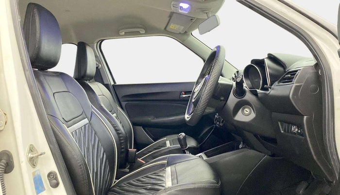 2018 Maruti Swift VXI, CNG, Manual, 66,425 km, Right Side Front Door Cabin