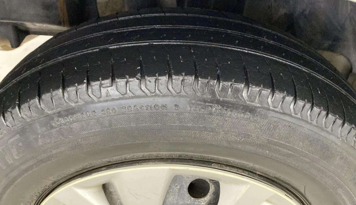 2018 Maruti Swift VXI, CNG, Manual, 66,425 km, Right Rear Tyre Tread