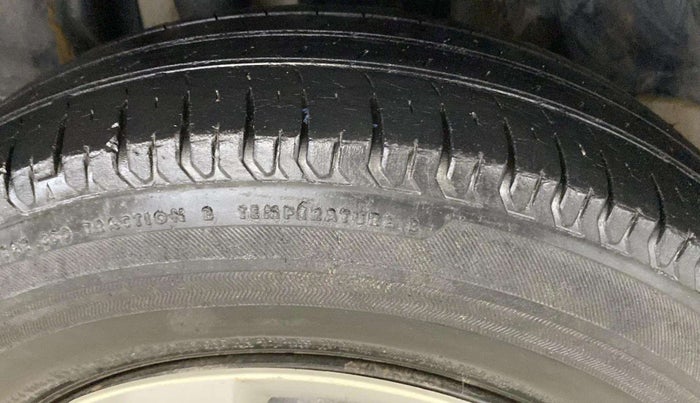 2018 Maruti Swift VXI, CNG, Manual, 66,425 km, Left Front Tyre Tread