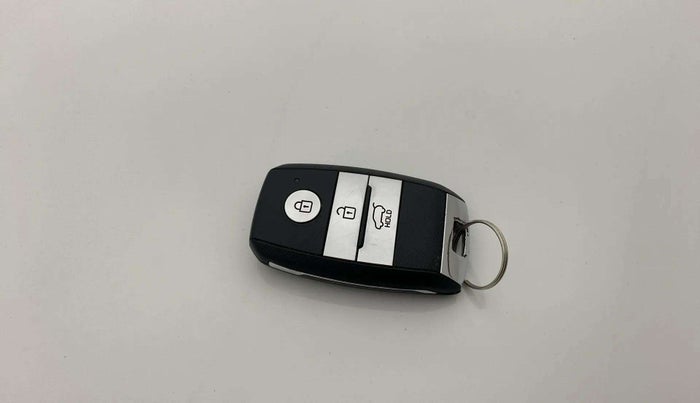 2022 KIA CARENS PRESTIGE PLUS 1.4 PETROL 7 STR, Petrol, Manual, 38,325 km, Key Close Up