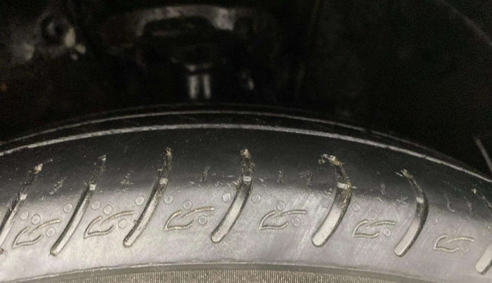 2022 KIA CARENS PRESTIGE PLUS 1.4 PETROL 7 STR, Petrol, Manual, 38,325 km, Right Front Tyre Tread