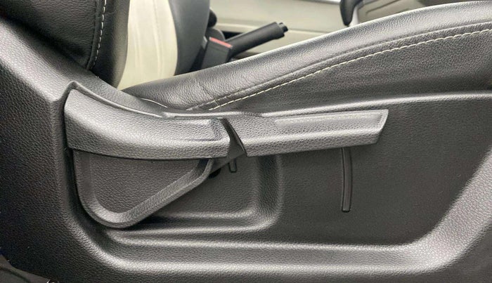 2022 KIA CARENS PRESTIGE PLUS 1.4 PETROL 7 STR, Petrol, Manual, 38,325 km, Driver Side Adjustment Panel