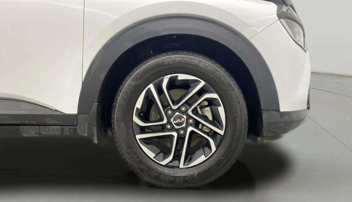 2022 KIA CARENS PRESTIGE PLUS 1.4 PETROL 7 STR, Petrol, Manual, 38,325 km, Right Front Wheel