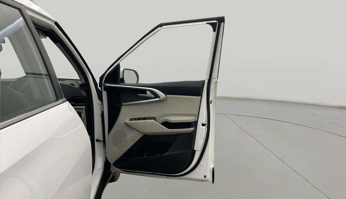 2022 KIA CARENS PRESTIGE PLUS 1.4 PETROL 7 STR, Petrol, Manual, 38,325 km, RHS Front Door