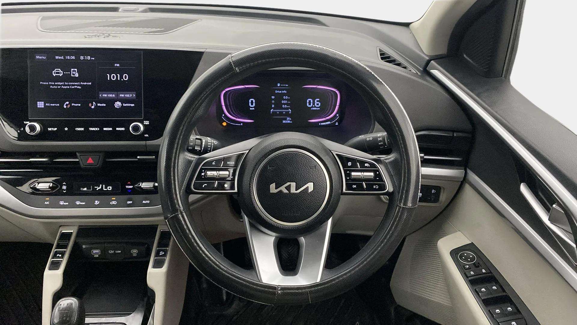 Steering-wheel-close-up-29