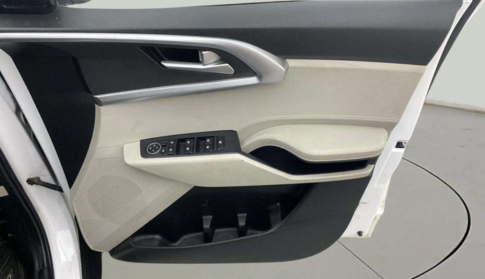 2022 KIA CARENS PRESTIGE PLUS 1.4 PETROL 7 STR, Petrol, Manual, 38,325 km, Driver Side Door Panels Control