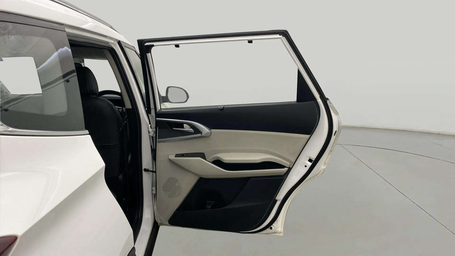 RHS-Rear-Door-Open-33