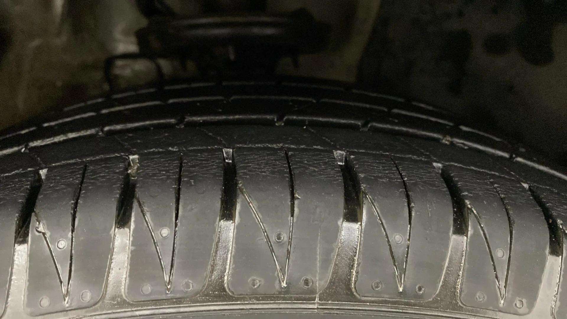 RHS-Front-Tyre-Tread-18