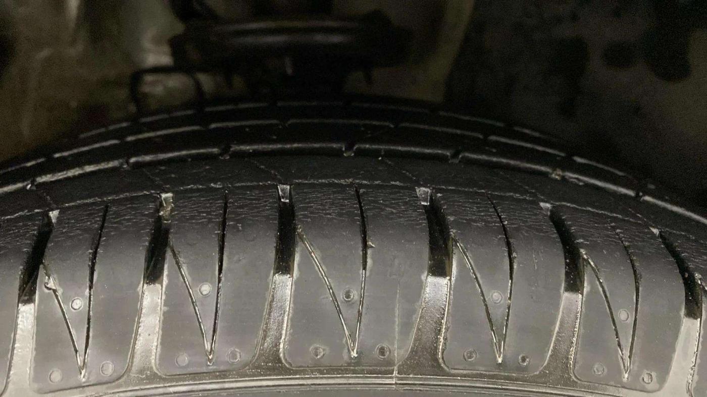 2022 MG ASTOR STYLE 1.5 MT, Petrol, Manual, 13,201 km, Right Front Tyre Tread