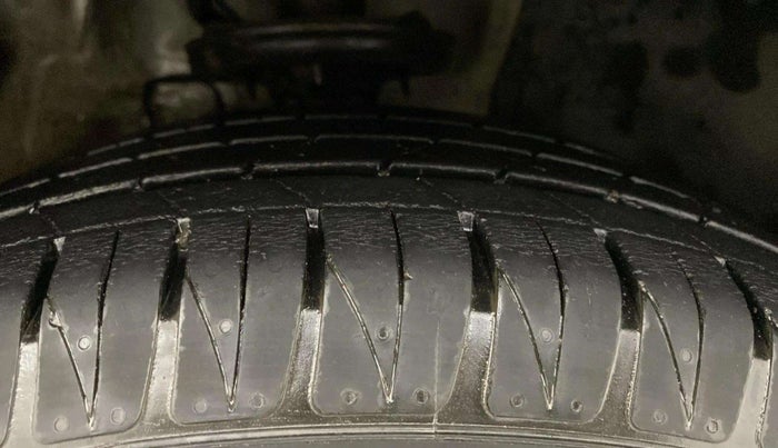 2022 MG ASTOR STYLE 1.5 MT, Petrol, Manual, 12,924 km, Right Front Tyre Tread