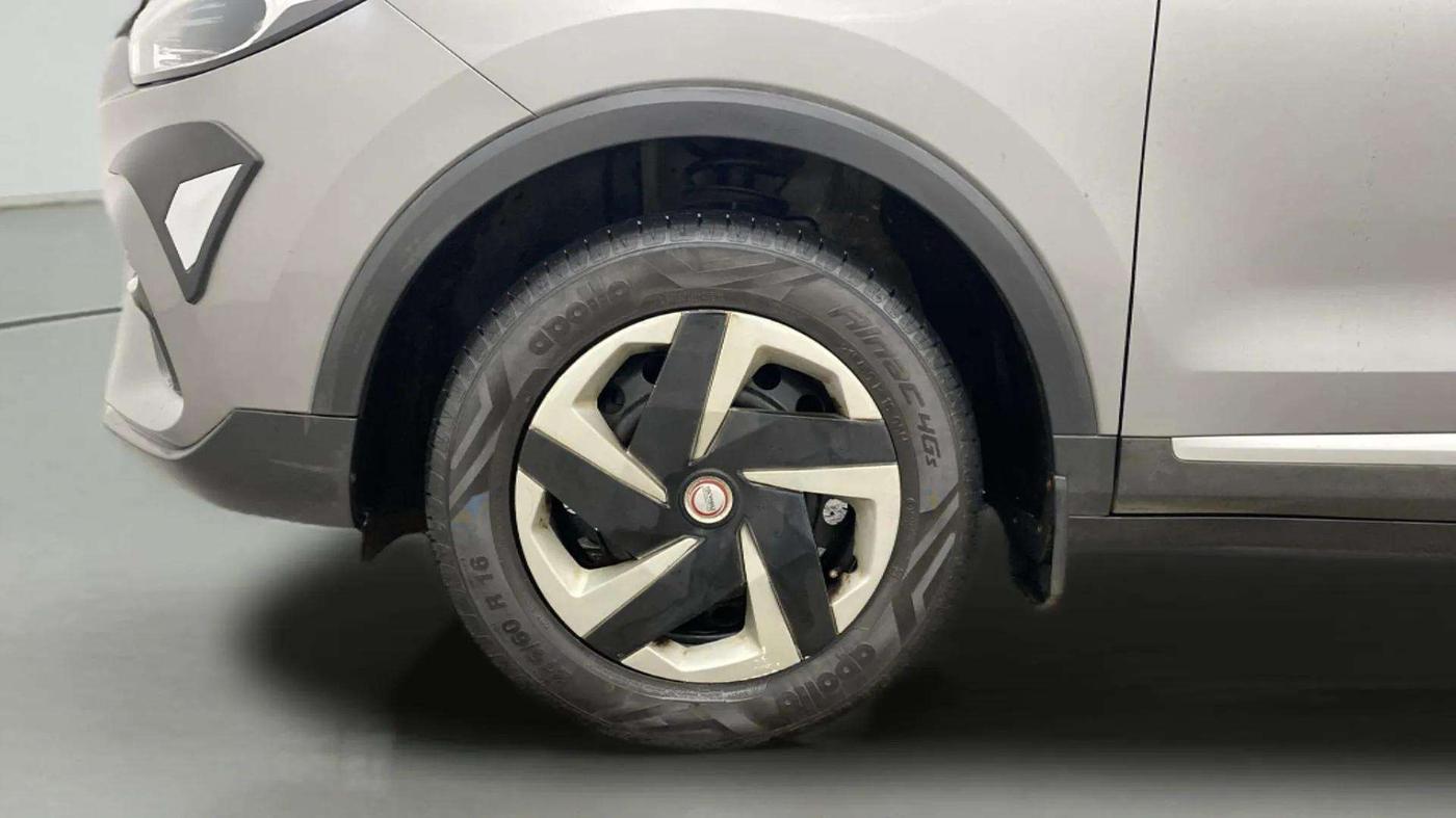 2022 MG ASTOR STYLE 1.5 MT, Petrol, Manual, 13,201 km, Left Front Wheel