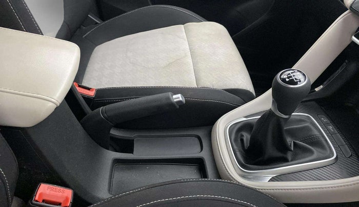 2022 MG ASTOR STYLE 1.5 MT, Petrol, Manual, 12,924 km, Gear Lever
