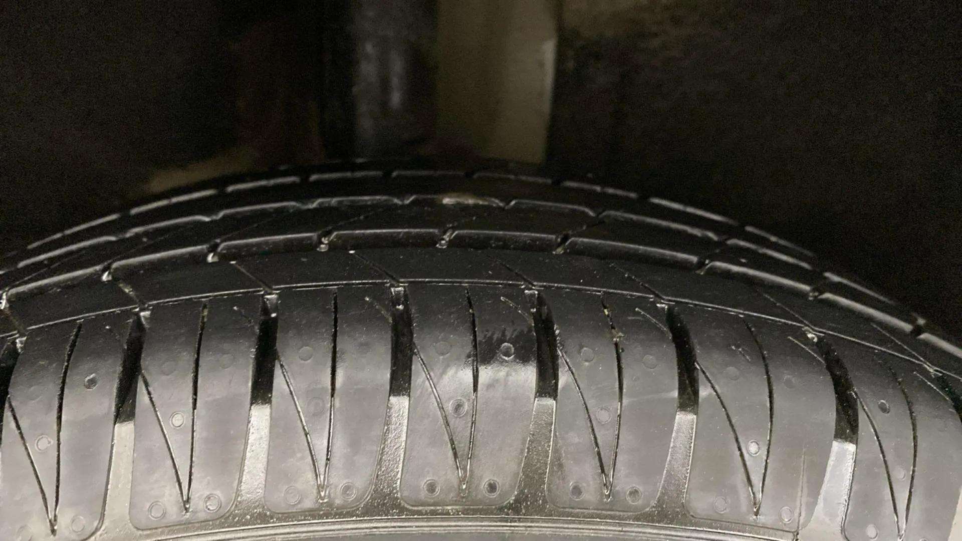 RHS-Rear-Tyre-Tread-19