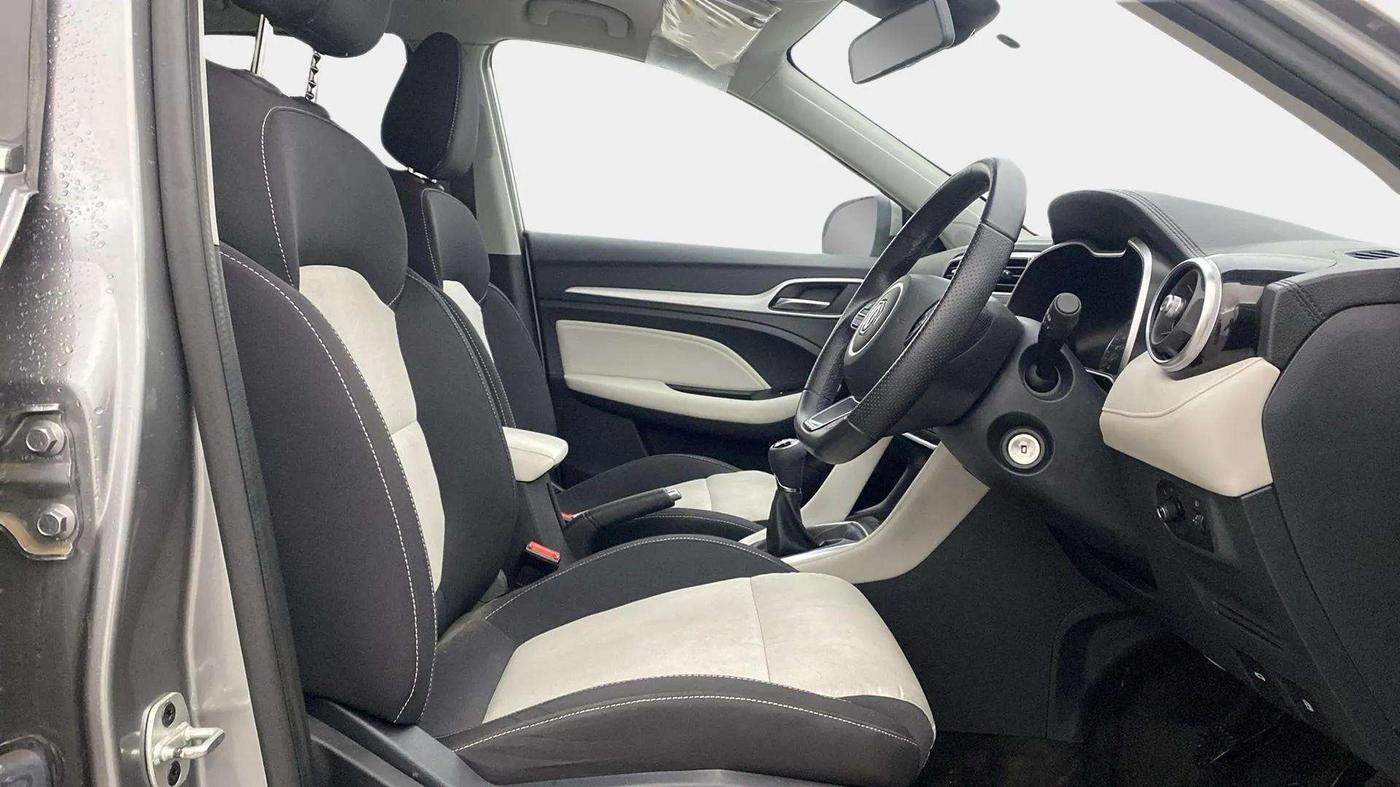 2022 MG ASTOR STYLE 1.5 MT, Petrol, Manual, 13,201 km, Right Side Front Door Cabin