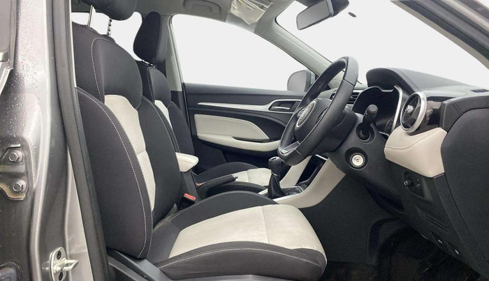 2022 MG ASTOR STYLE 1.5 MT, Petrol, Manual, 12,924 km, Right Side Front Door Cabin