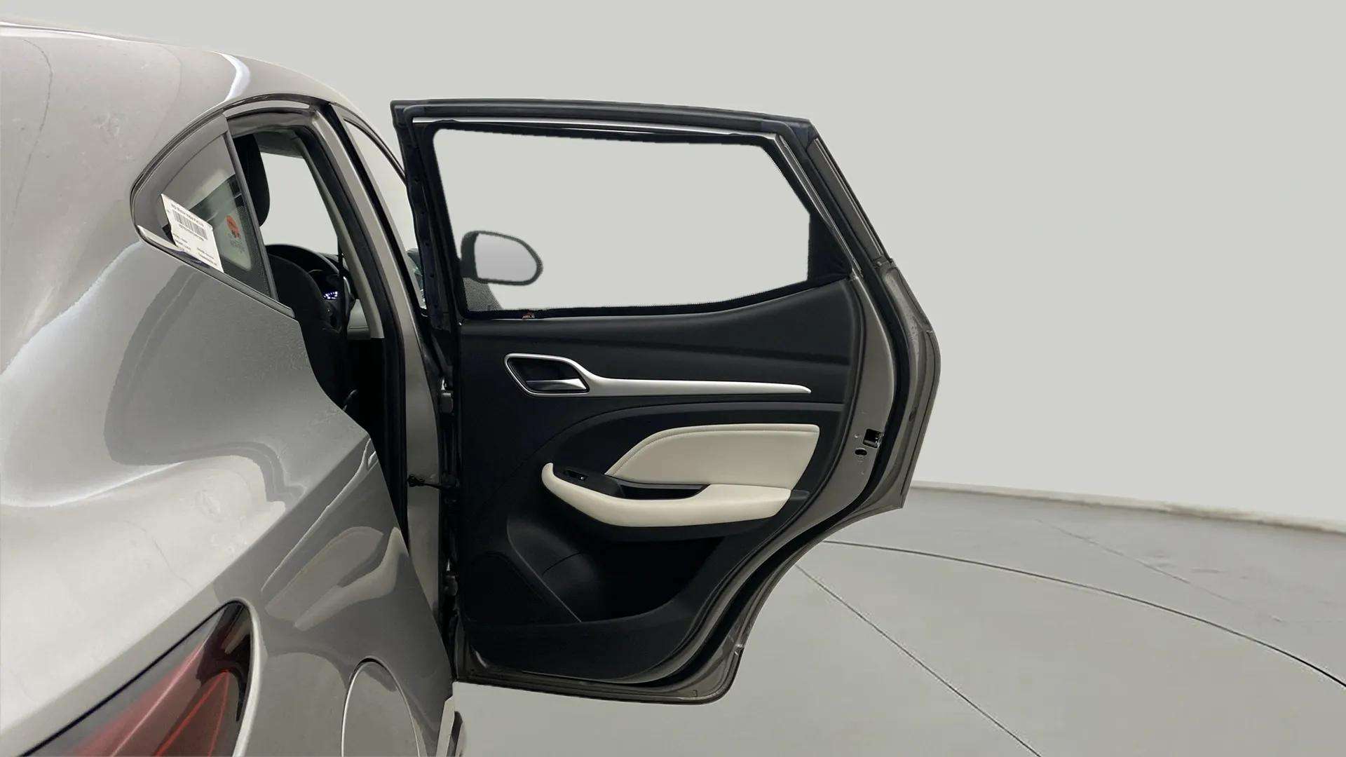 RHS-Rear-Door-Open-33