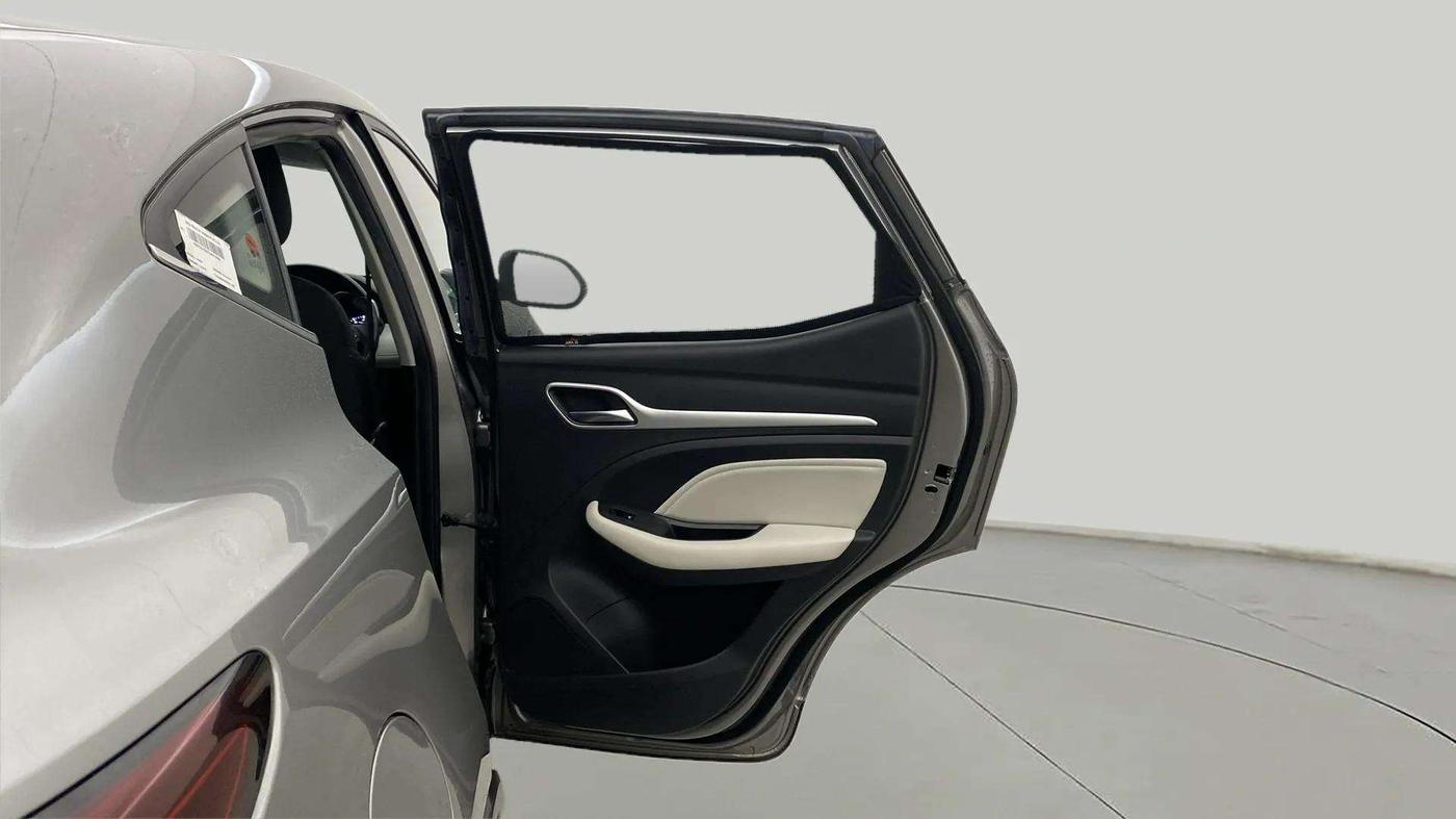 2022 MG ASTOR STYLE 1.5 MT, Petrol, Manual, 13,201 km, RHS Rear Door